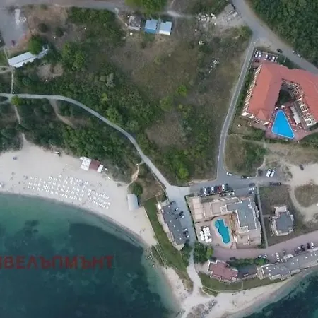 Beachfront In Chateau Marina Apartment
